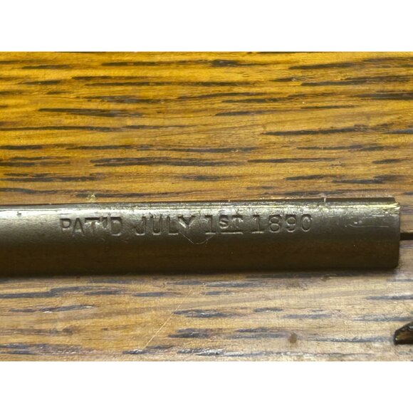 Cigar Box - Antique circa 1890s - Tiger Oak with Metal Ornate Corner Mounts - Picture 16 of 16